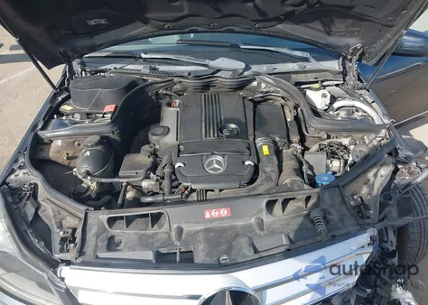 2013 Mercedes-Benz C 250 Sport z USA, uszkodzony, nr VIN WDDGF4HB0DR295280